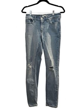 NWOT Levi's Women's Light Blue Ripped Skinny Jeans